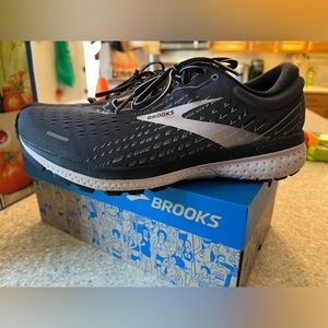 Brooks ghost sneakers